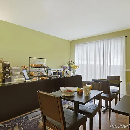 Comfort Inn Montreal Aeroport 