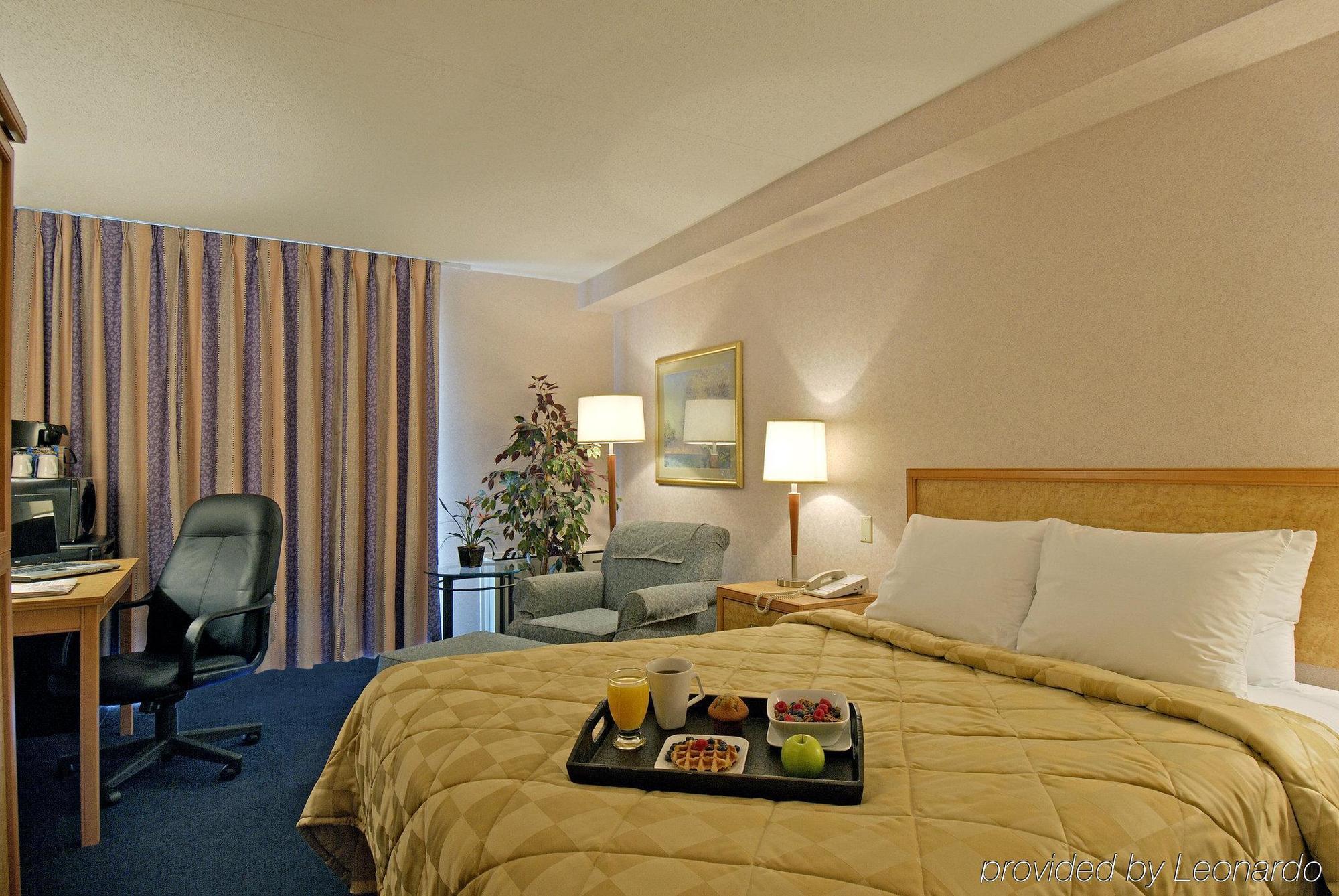 Comfort Montreal Aeroport 3* Pointe-Claire