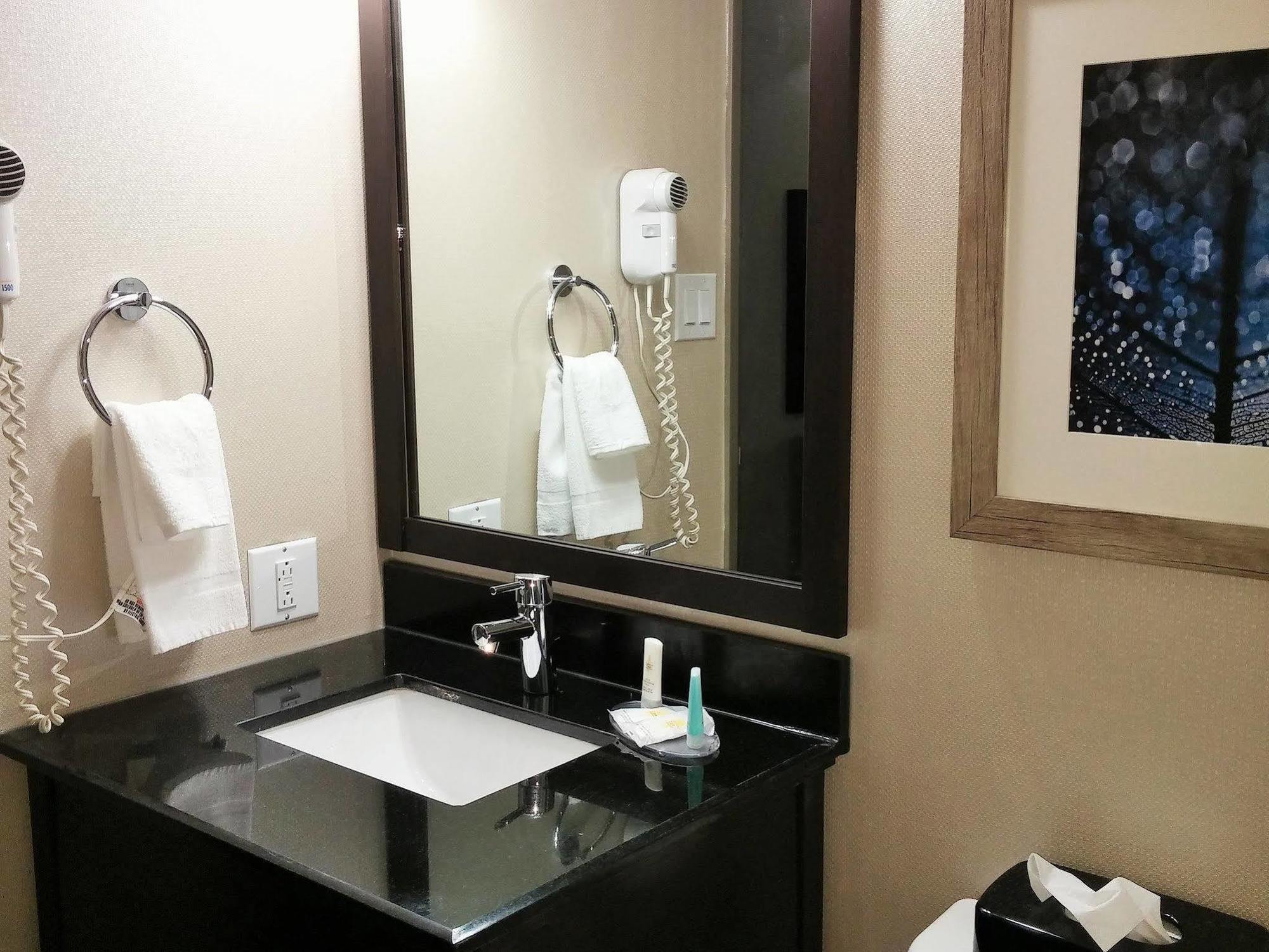 Comfort Montreal Aeroport Mini-hôtel