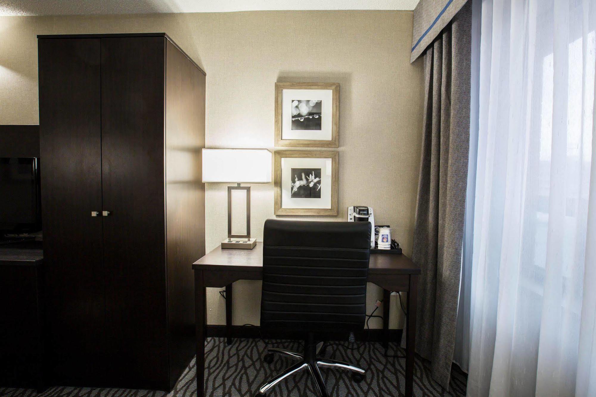 Comfort Montreal Aeroport Mini-hôtel 3*